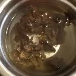 Champignons noirs